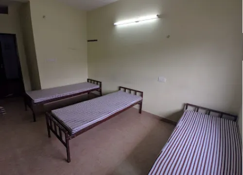 PMM Arcade Mens Hostel