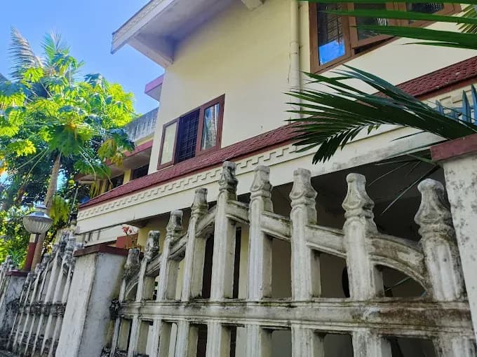 MUZI LADIES HOSTEL