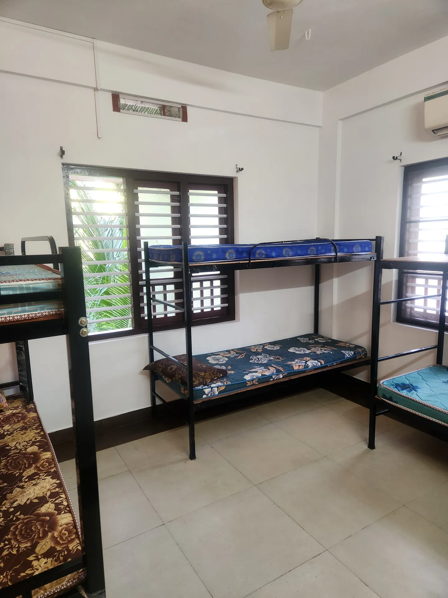 GREEN PALACE BOYS AND MEN HOSTEL