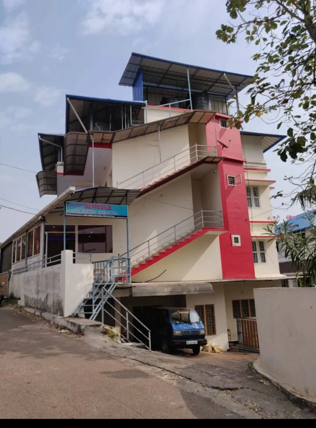 DAFFODILS LADIES HOSTEL