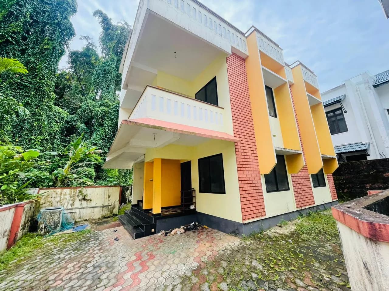 aayat dwells girls hostel